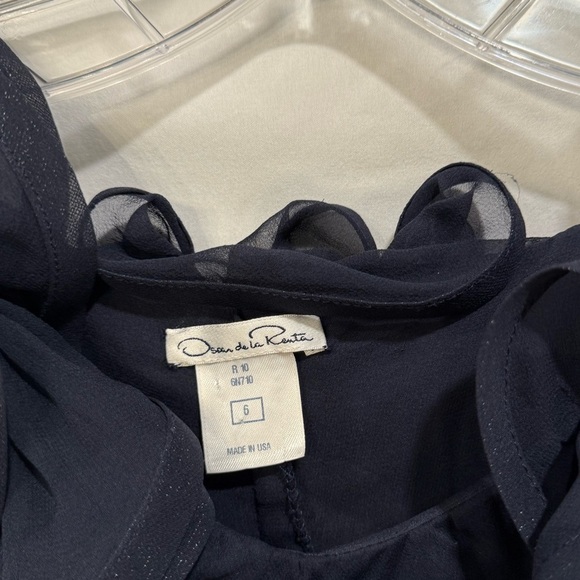 OSCAR DE LA RENTA - NAVY BLUE SILK CHIFFON RUFFLE ROSE BLOUSE - Size 6 - Picture 4 of 9